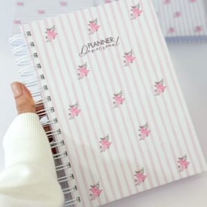 Devocional Evangélico + Caderno de oração + Anotações com versículos no rodapé.